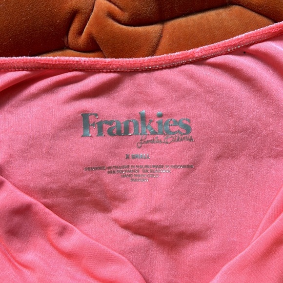 Velvety Kith , short dress with slit on side - Picture 4 of 5